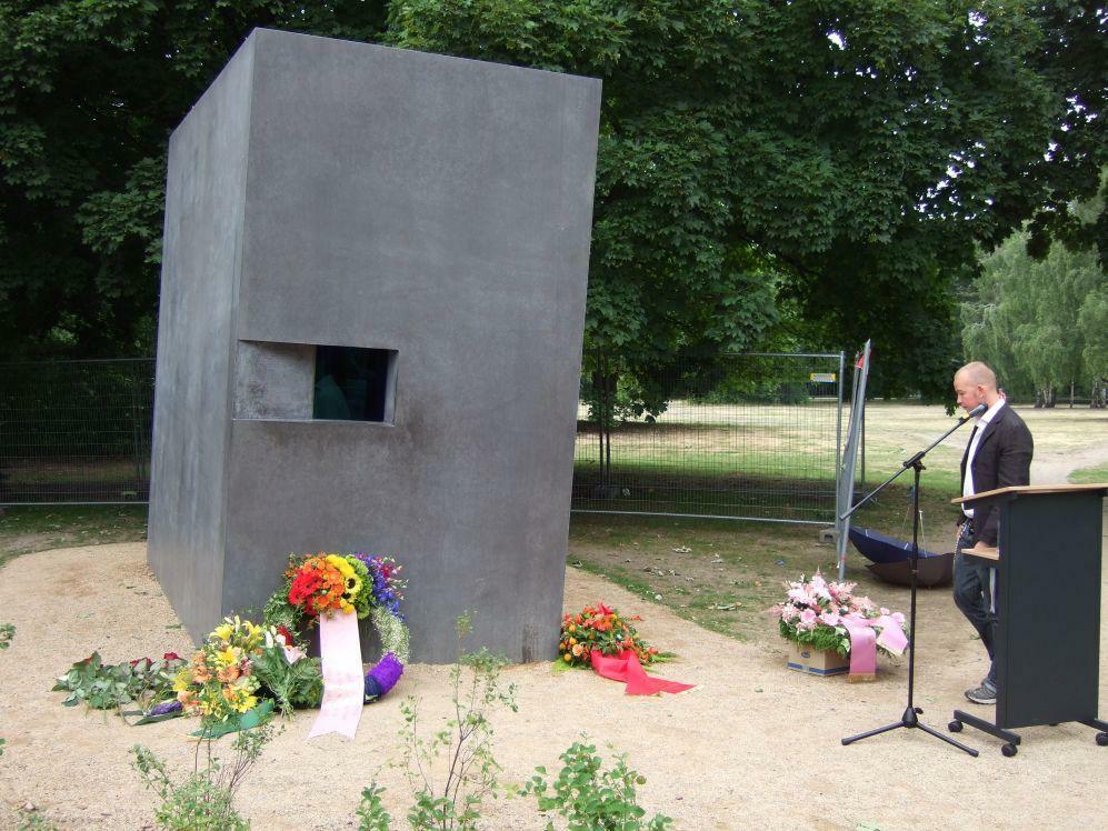 Denkmal für die im Nationalsozialismus verfolgten Homosexuellen, Gedenkveranstaltung Juni 2008