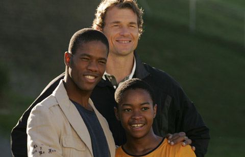 Jens Lehmann bei seinem Schauspieldebut mit seinen südafrikanischen Schauspielkollegen (Foto: UNICEF)