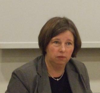 Gesundheitssenatorin Katrin Lompscher am 24.1.2011 bei der Diskussion des Aids-Konzepts mit Berliner Positiven
