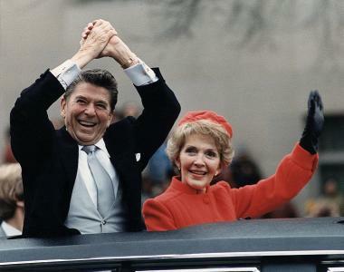Ronald und Nancy Reagan 1981 während der Parade zur Amtseinführung (Foto: wikimedia / White House Office)